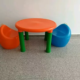 столик и стулья