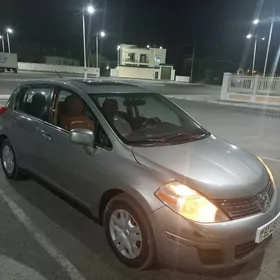 Nissan Versa 2012