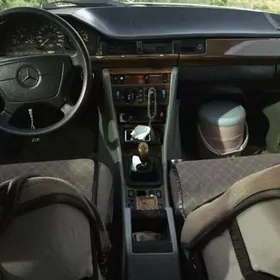Mercedes-Benz 230E 1994