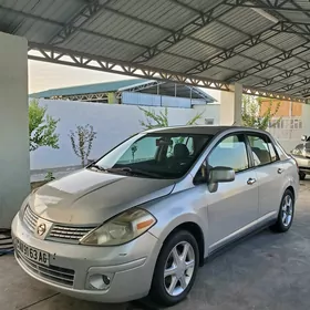 Nissan Versa 2011