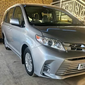 Toyota Sienna 2020