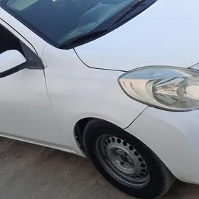 Nissan Versa 2011