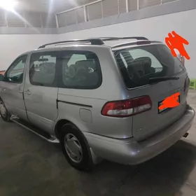 Toyota Sienna 2002