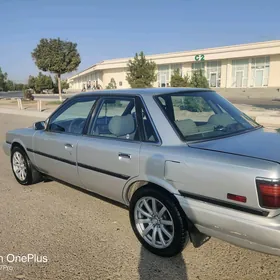 Toyota Camry 1990