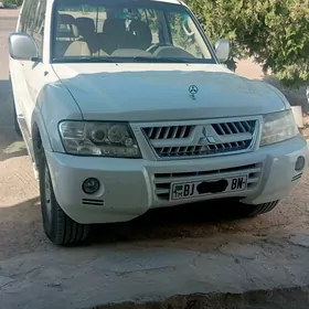 Mitsubishi Pajero 2004