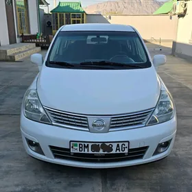 Nissan Versa 2011