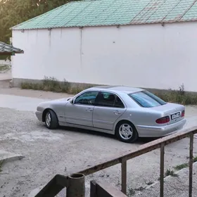 Mercedes-Benz E320 2001