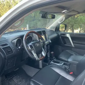 Toyota Land Cruiser Prado 2013