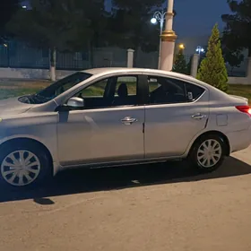 Nissan Versa 2011