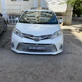 Toyota Sienna 2017