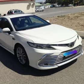 Toyota Camry Hybrid 2022