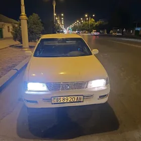 Nissan Sunny 1996