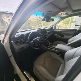 Toyota Highlander 2021