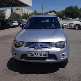 Mitsubishi L200 2012