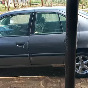 Nissan Primera 1995