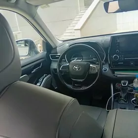 Toyota Highlander 2021