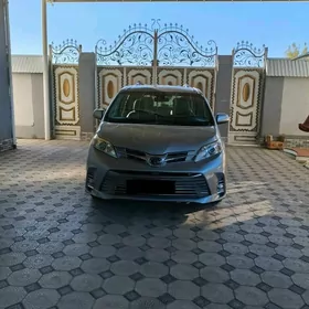 Toyota Sienna 2019