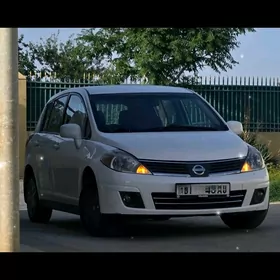 Nissan Versa 2011