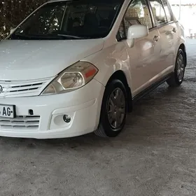 Nissan Versa 2011