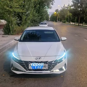 Taksi Hyundai Elantra 2021.ý