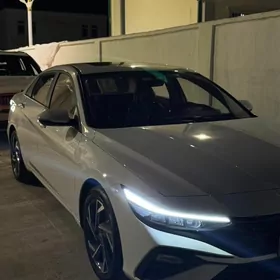 Hyundai Elantra 2025