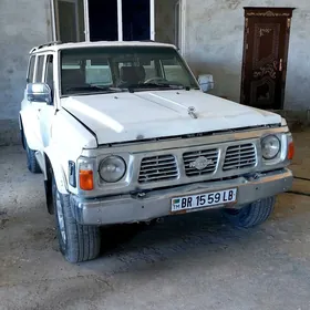 Nissan Patrol 1995