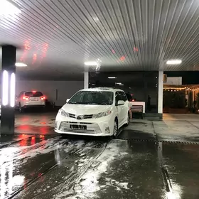 Toyota Sienna 2018