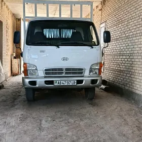 Hyundai H-1 2003