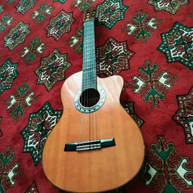 Gitara Valencia
