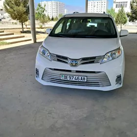 Toyota Sienna 2018