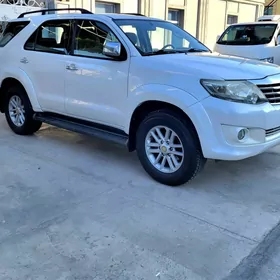 Toyota Fortuner 2013