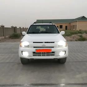 Infiniti QX4 2002