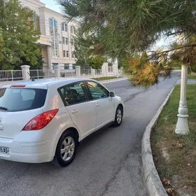 Nissan Versa 2012