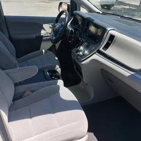 Toyota Sienna 2018