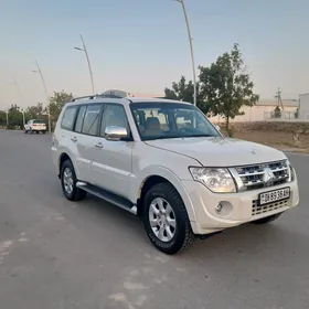 Mitsubishi Pajero 2014
