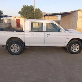 Mitsubishi L200 2004