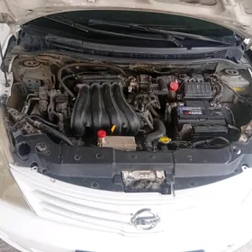 Nissan Versa 2011
