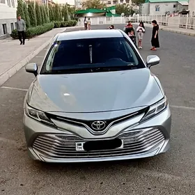 Toyota Camry 2019