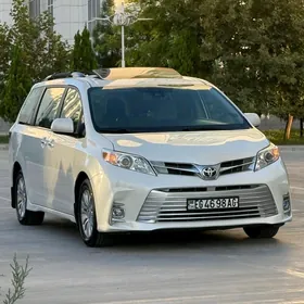 Toyota Sienna 2019