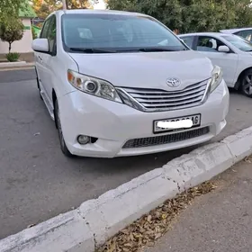 Toyota Sienna 2016