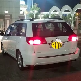 Toyota Sienna 2003