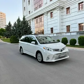 Toyota Sienna 2019