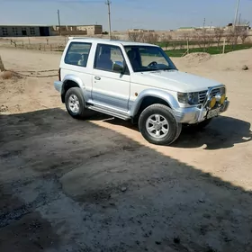 Mitsubishi Pajero 1993