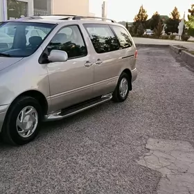 Toyota Sienna 2002
