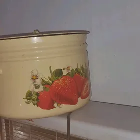 эмалированныеи кастрюли 30литр