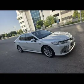Toyota Camry 2021