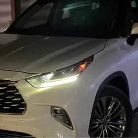 Toyota Highlander 2021