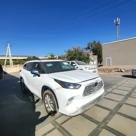 Toyota Highlander 2021