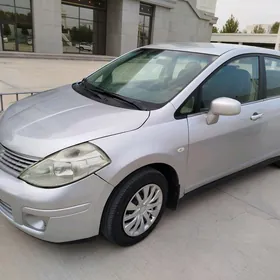 Nissan Tiida 2008