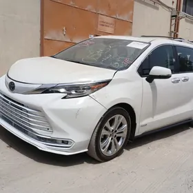 Toyota Sienna 2021